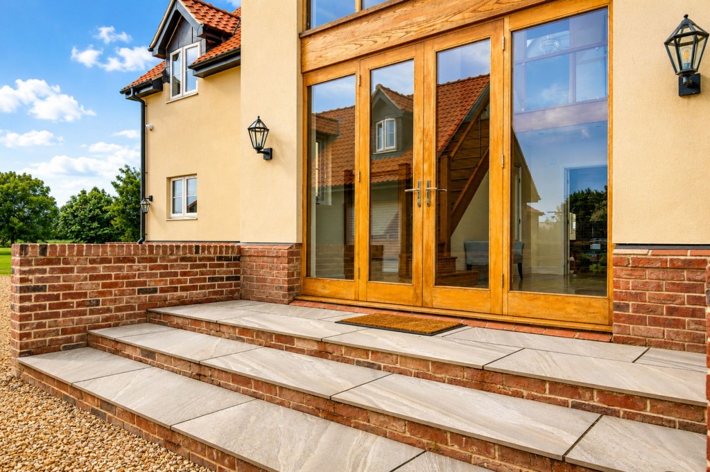 Coronation Avenue, Throckenholt, PE12