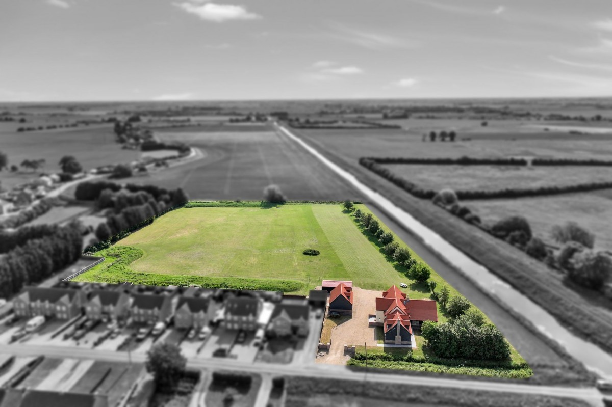 Coronation Avenue, Throckenholt, PE12