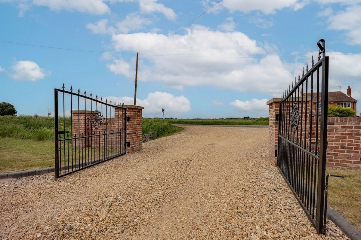 Coronation Avenue, Throckenholt, PE12