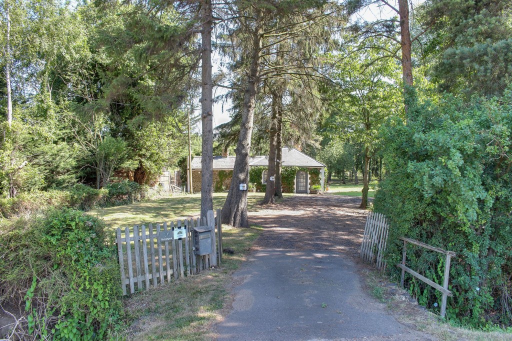 Main Road, West Bilney, PE32