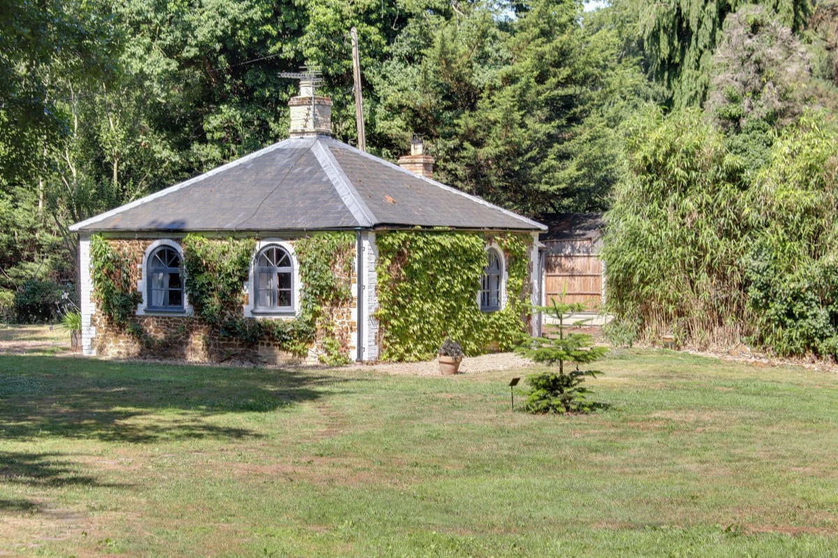 Main Road, West Bilney, PE32