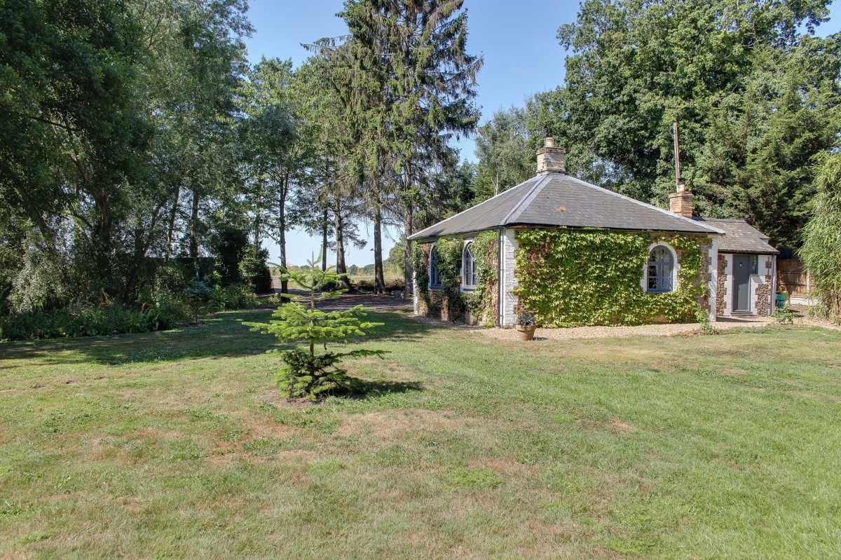 Main Road, West Bilney, PE32