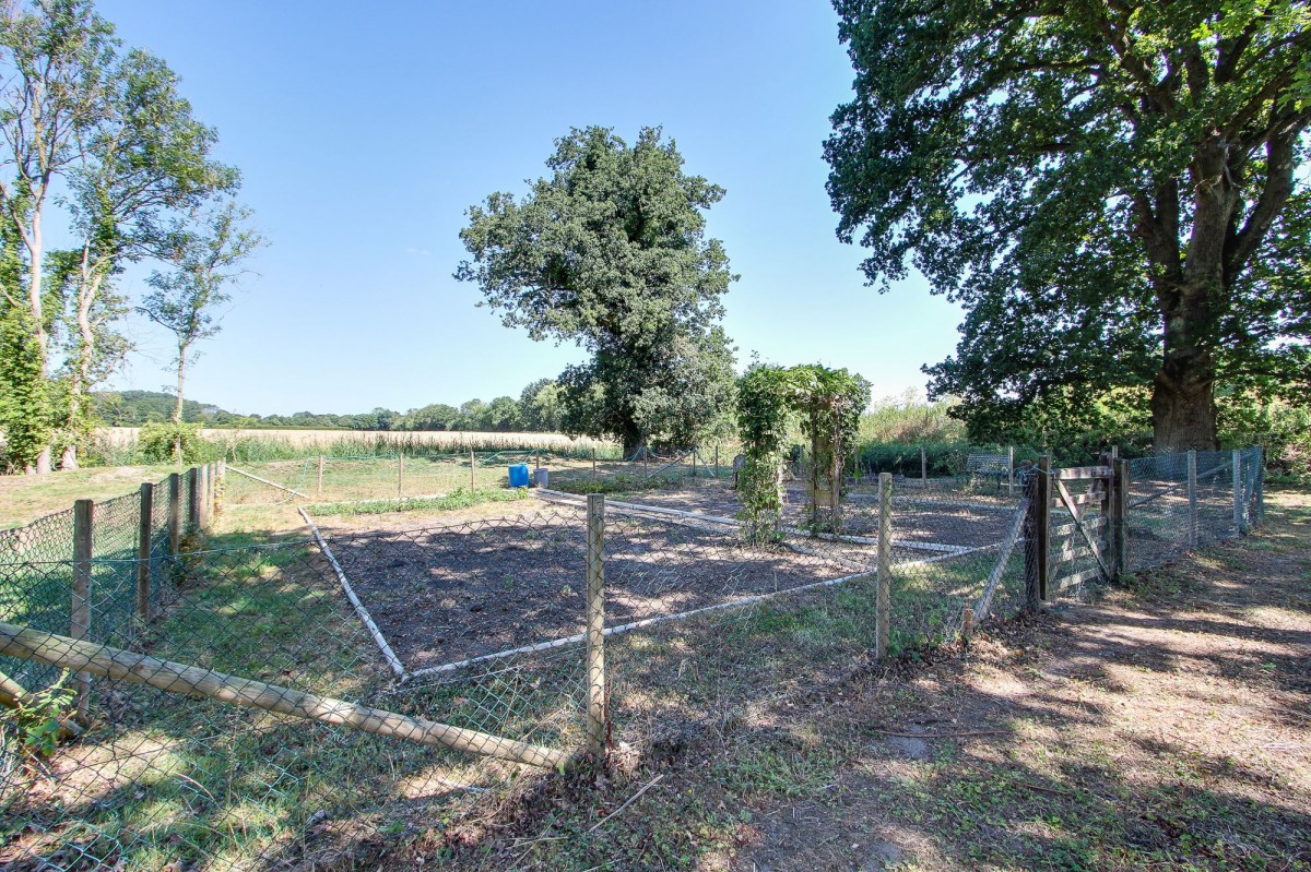 Main Road, West Bilney, PE32