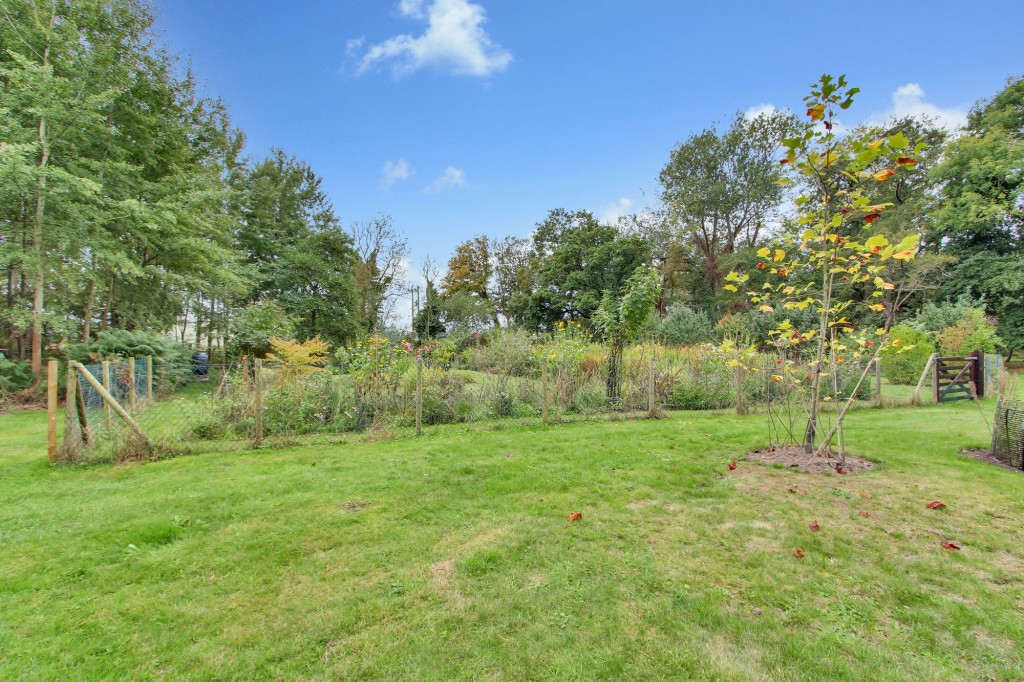 Main Road, West Bilney, PE32