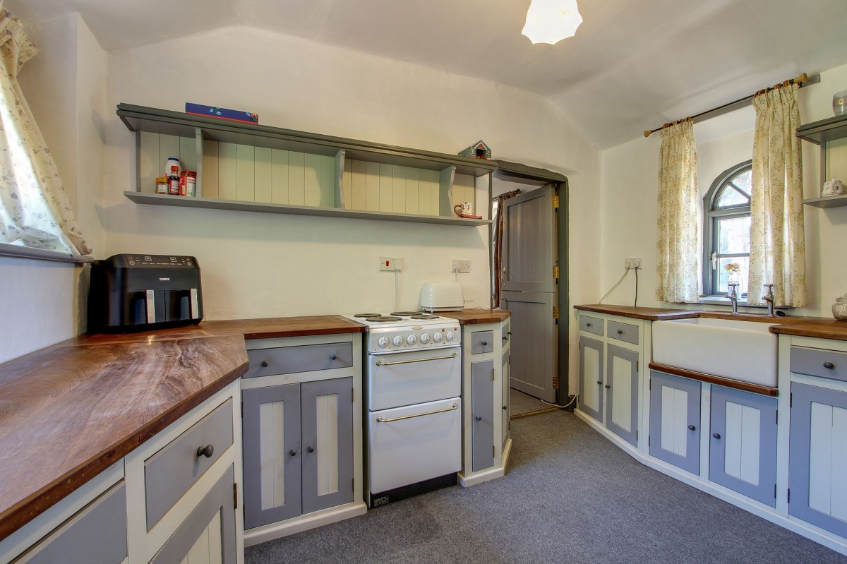 Main Road, West Bilney, PE32