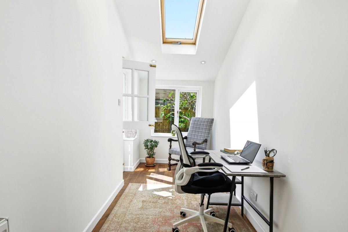 Willow Grove, Lode, CB25
