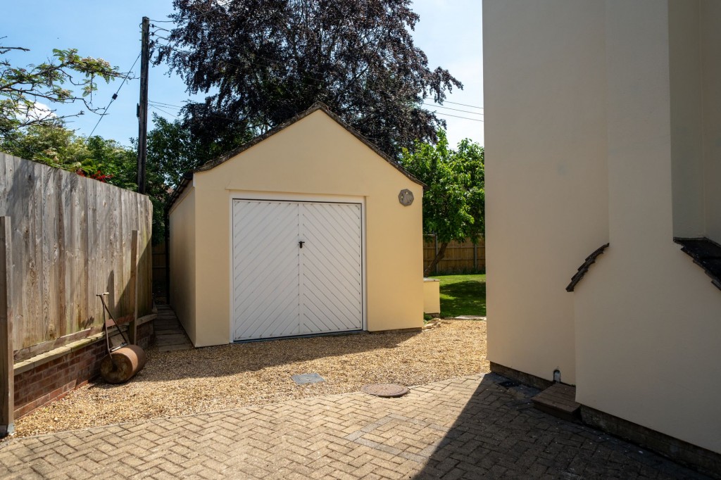 Willow Grove, Lode, CB25