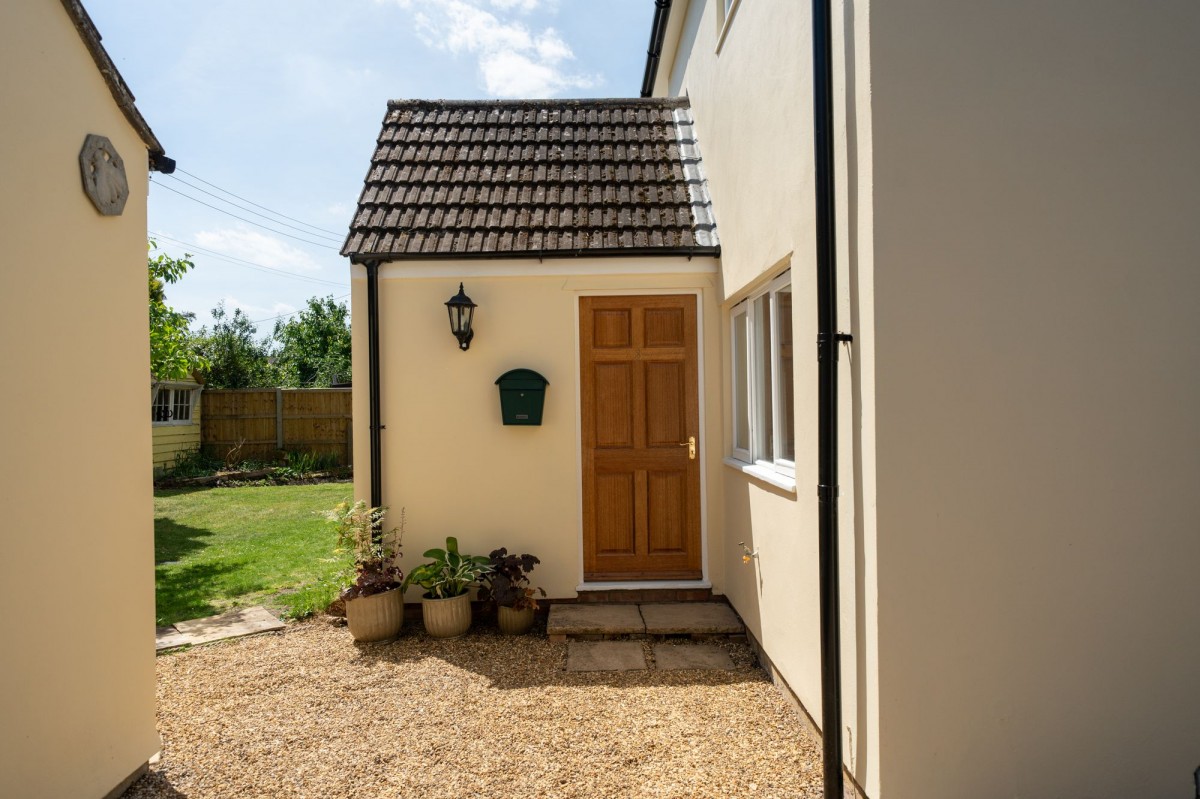 Willow Grove, Lode, CB25