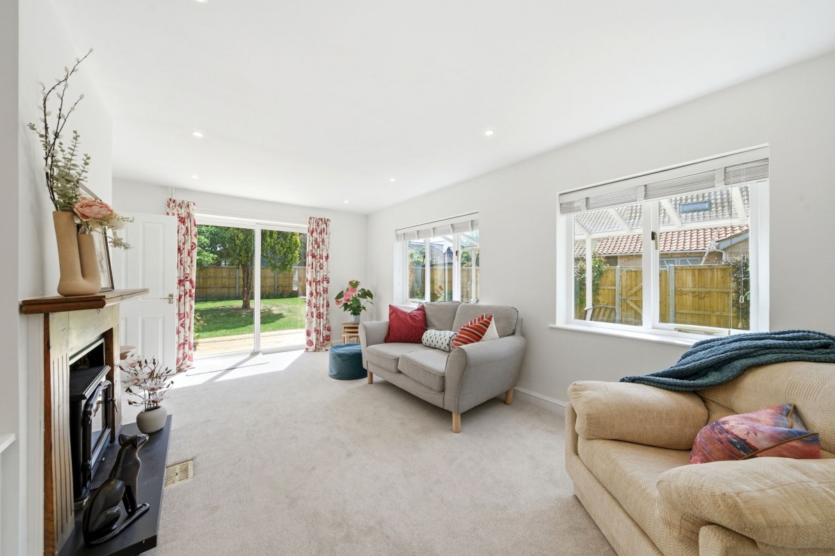 Willow Grove, Lode, CB25