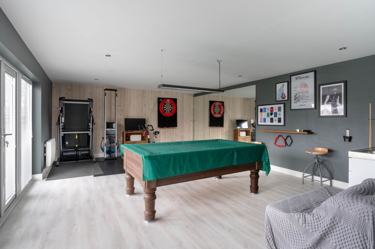 The Lanes, Over, CB24