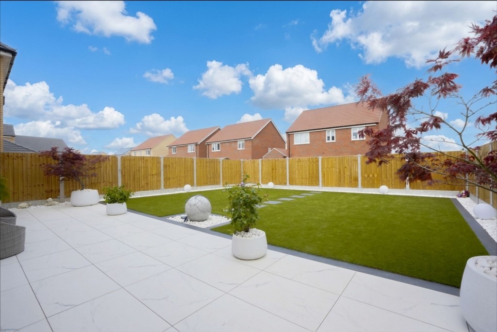 Honeysuckle Way, Exning, CB8