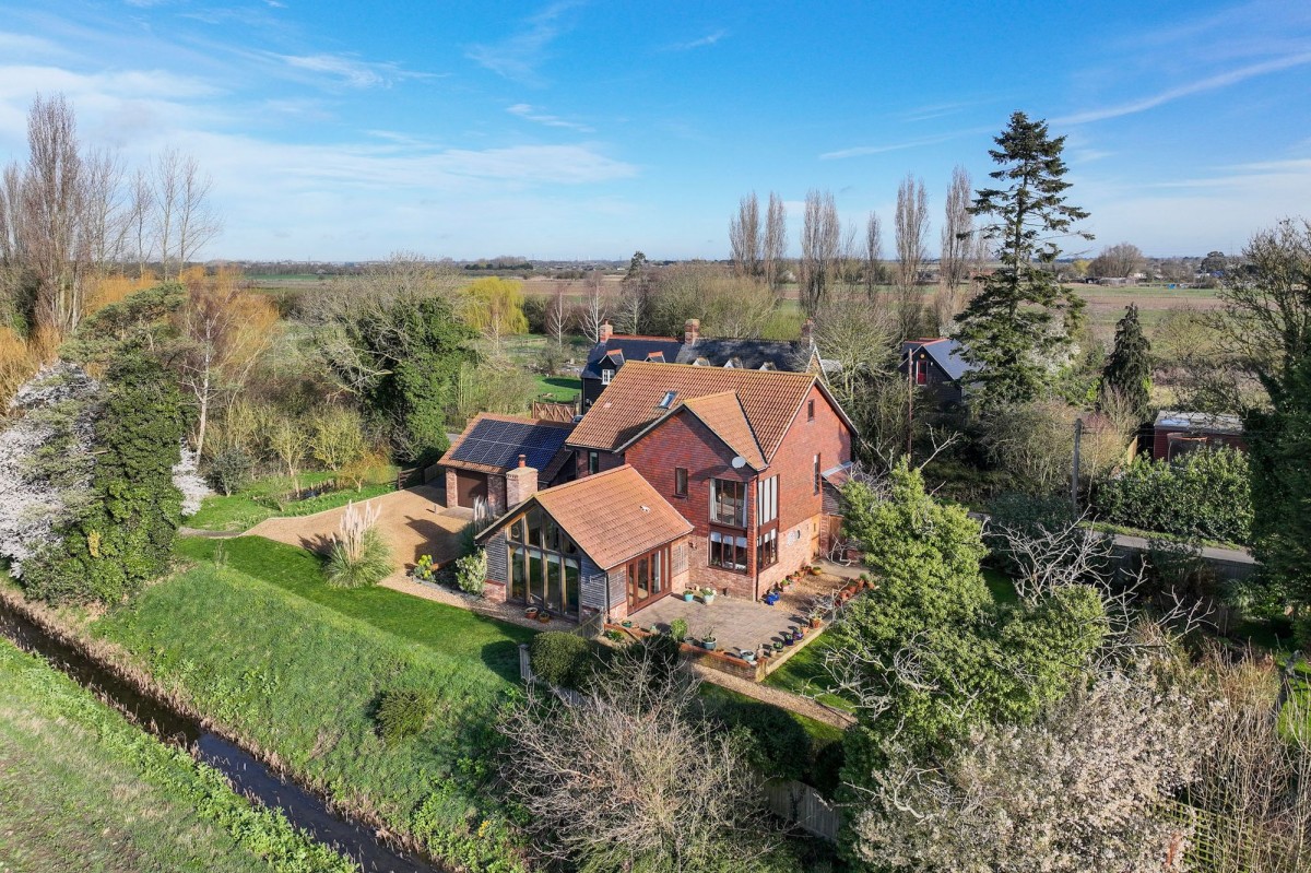 Chequers Corner, Emneth, PE14