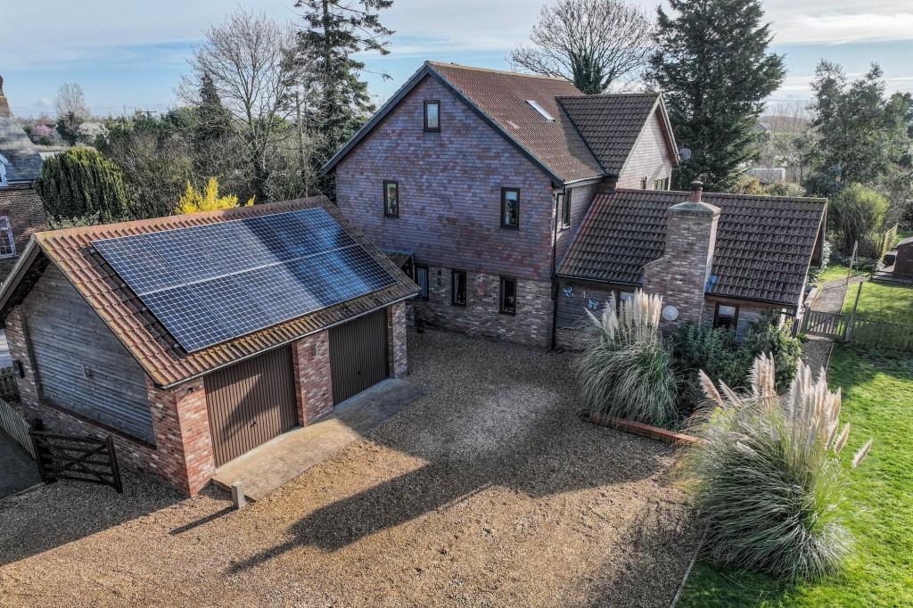 Chequers Corner, Emneth, PE14