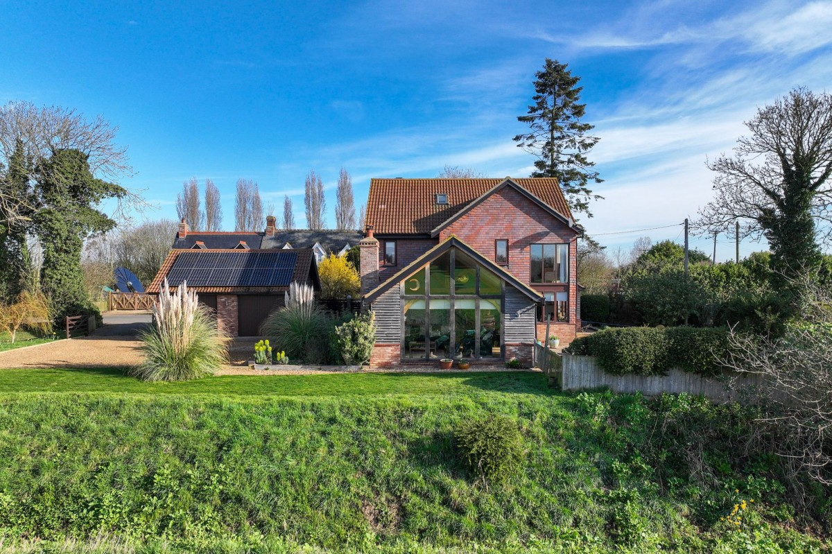 Chequers Corner, Emneth, PE14