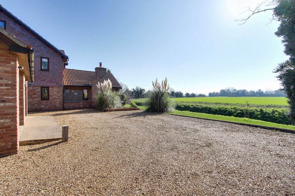 Chequers Corner, Emneth, PE14