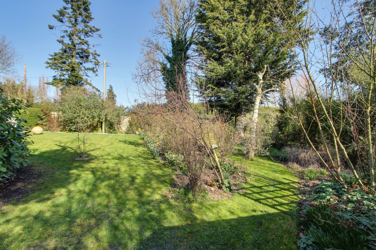 Chequers Corner, Emneth, PE14