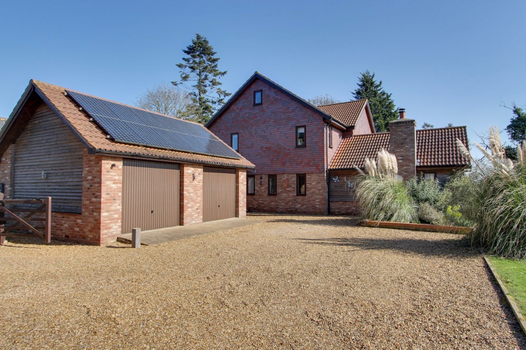 Chequers Corner, Emneth, PE14