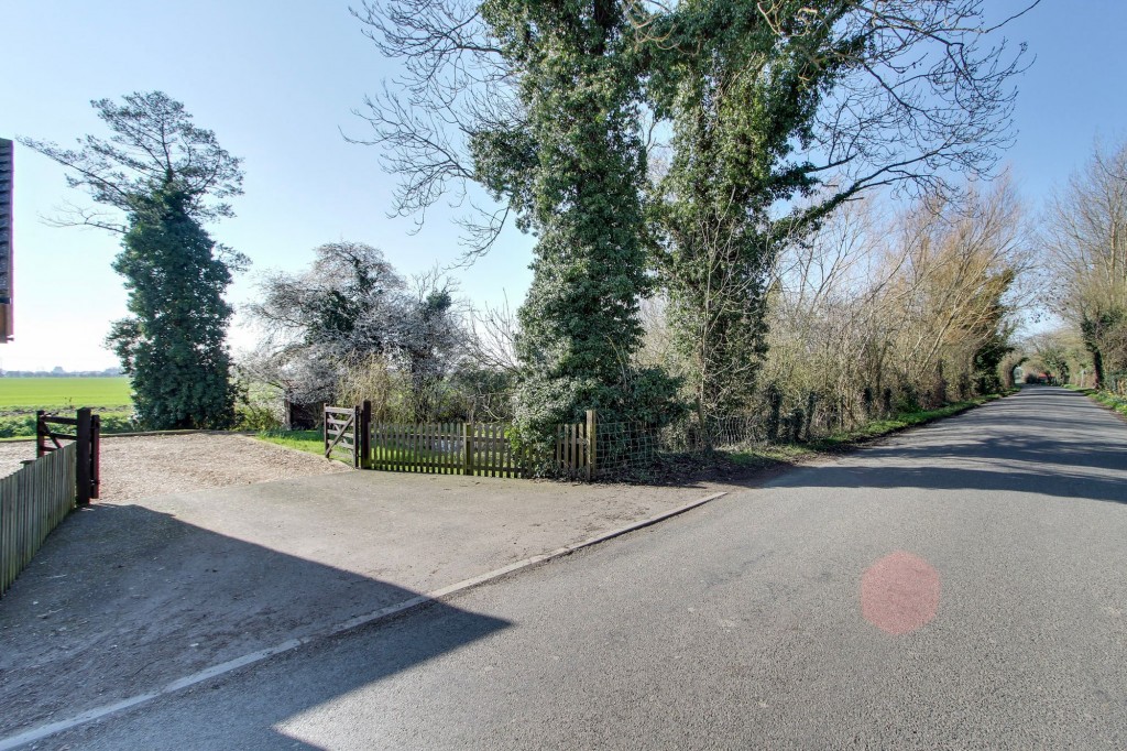 Chequers Corner, Emneth, PE14