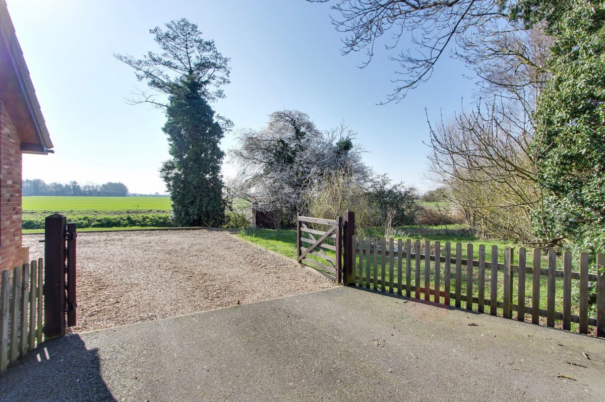 Chequers Corner, Emneth, PE14