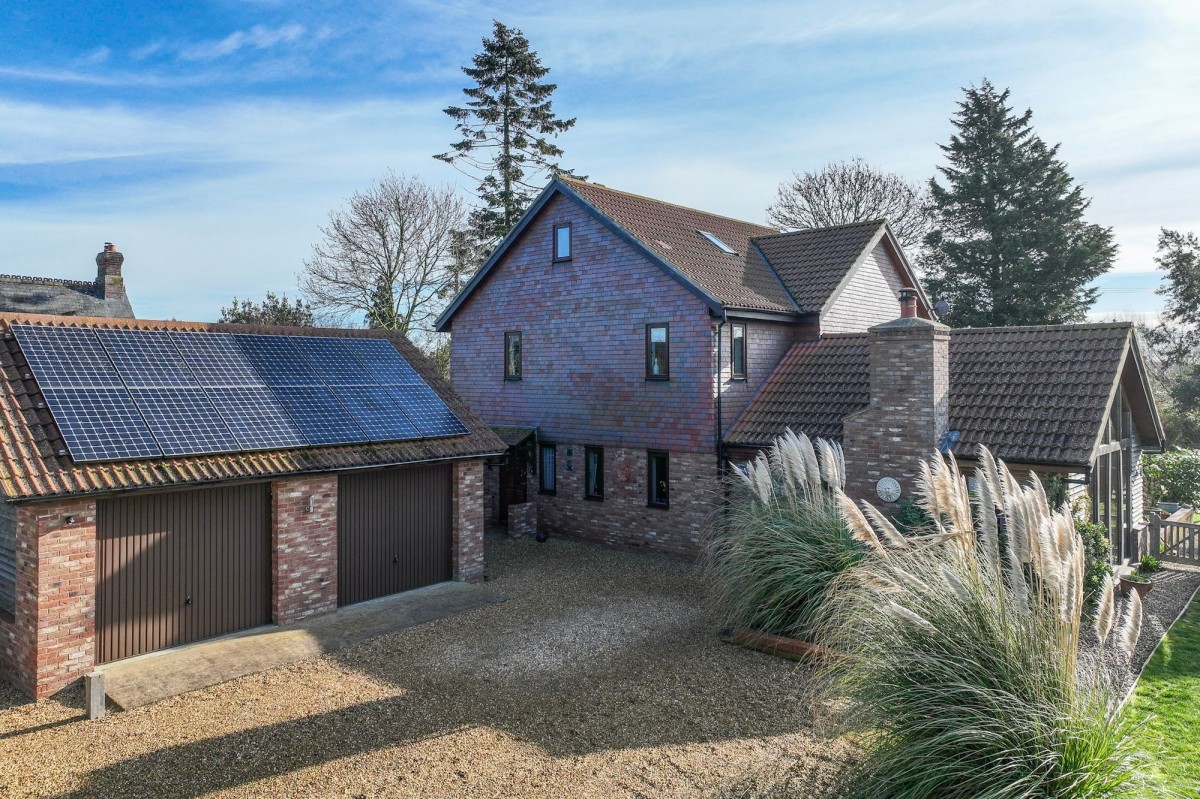 Chequers Corner, Emneth, PE14