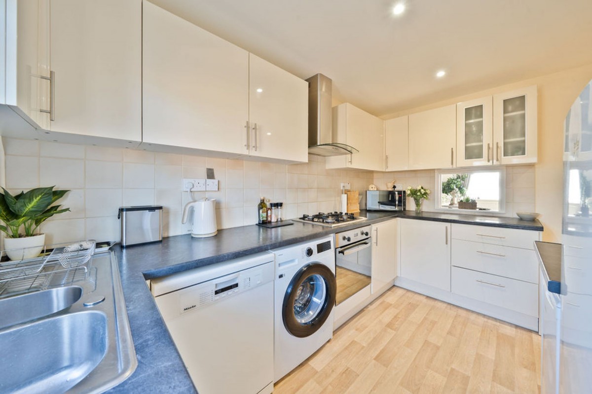 The Doles, Over, CB24