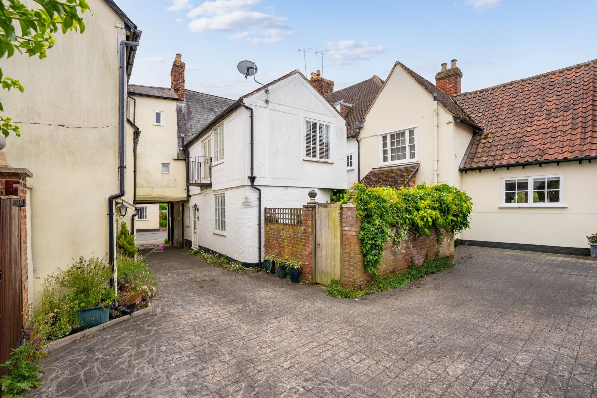 Holttums Yard, Linton, CB21