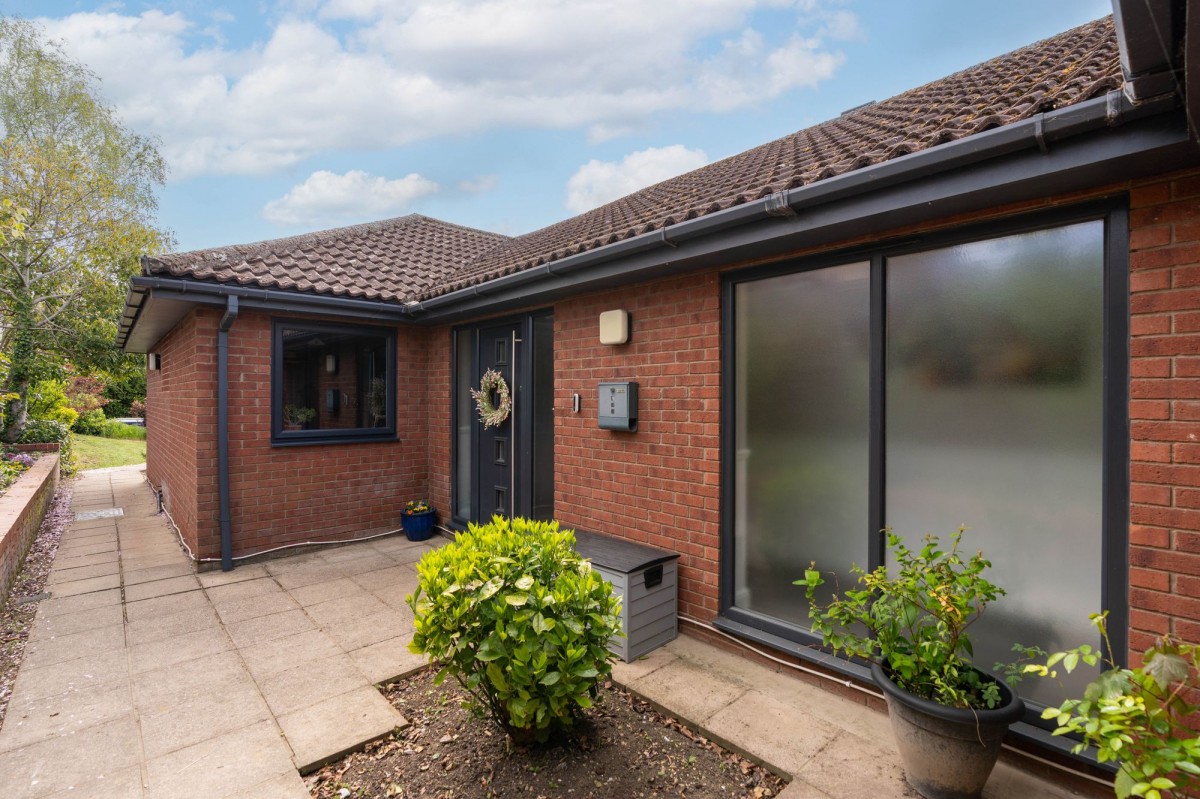 Coles Lane, Linton, CB21