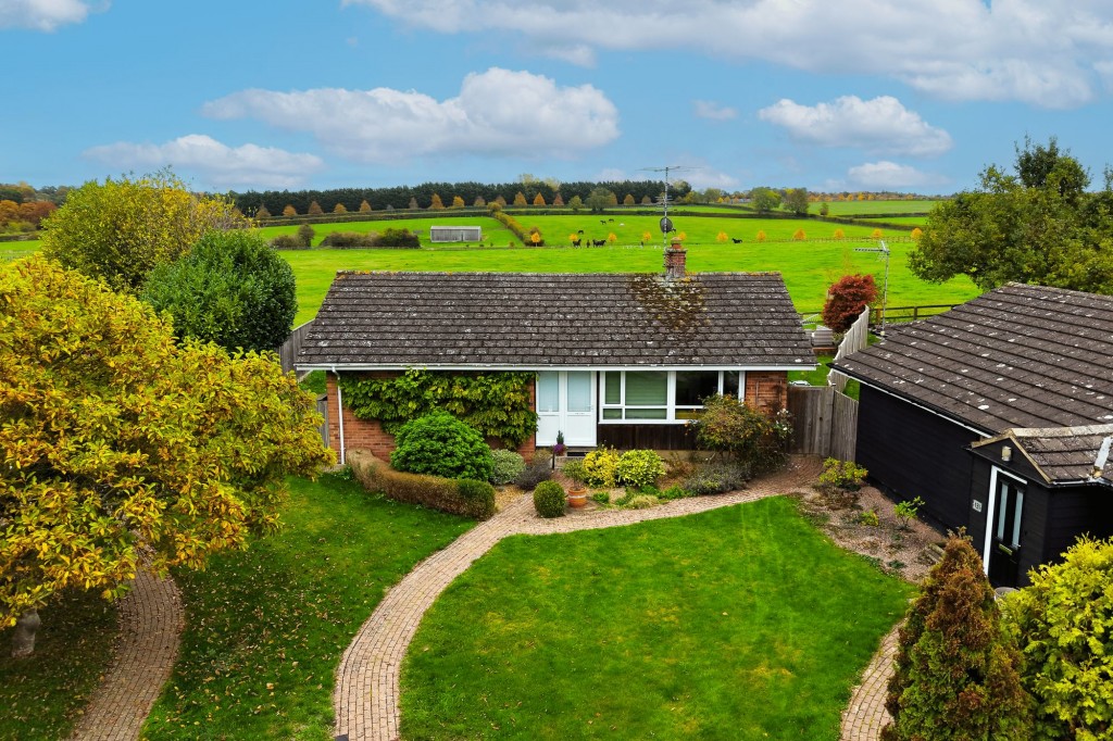 Holland Park, Cheveley, CB8