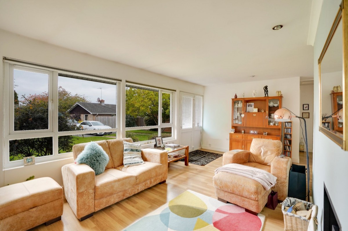 Holland Park, Cheveley, CB8