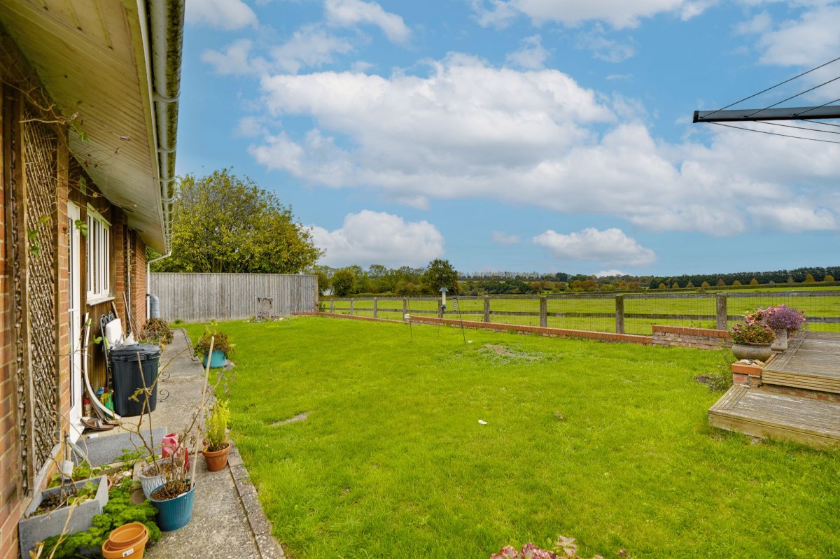 Holland Park, Cheveley, CB8