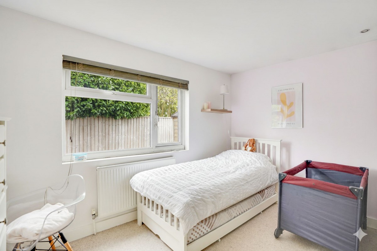 Holland Park, Cheveley, CB8