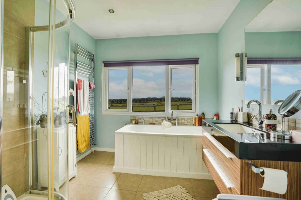 Holland Park, Cheveley, CB8