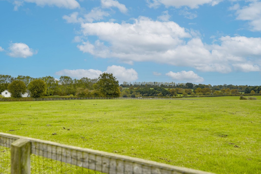 Holland Park, Cheveley, CB8