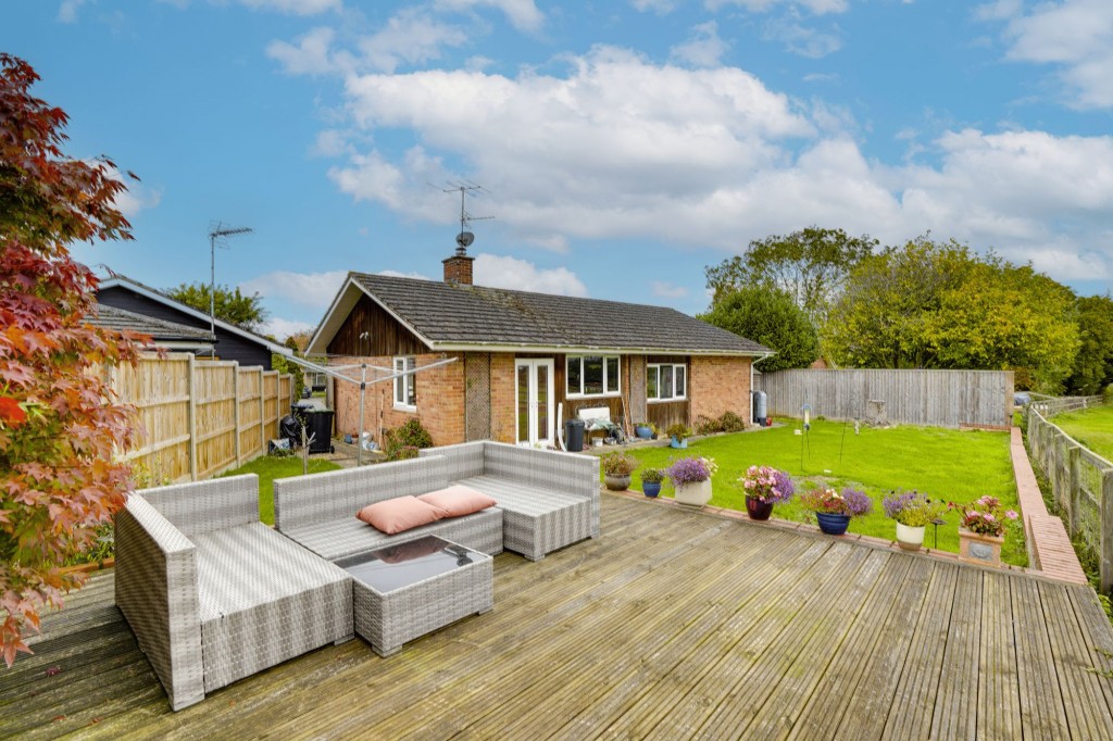 Holland Park, Cheveley, CB8