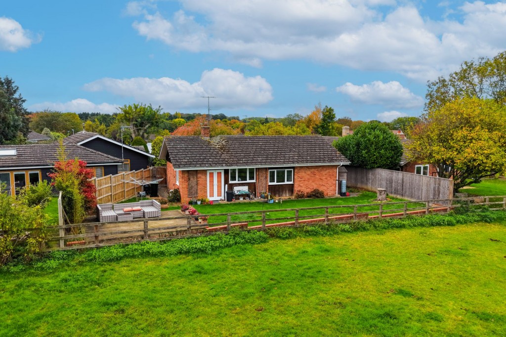 Holland Park, Cheveley, CB8