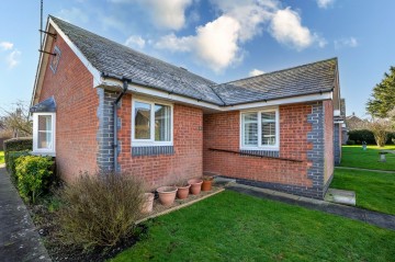 Dovehouse Close, Linton, CB21