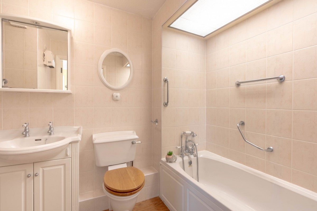 Dovehouse Close, Linton, CB21