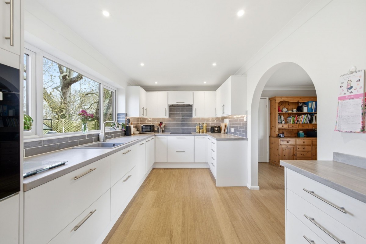 Station Road, Haddenham, CB6