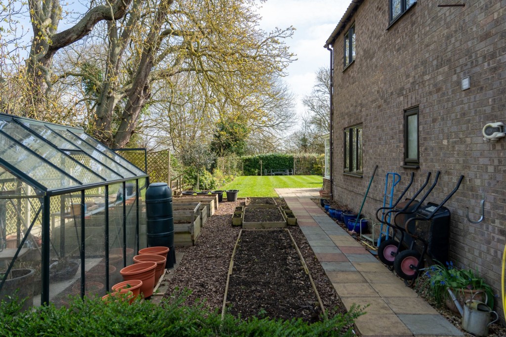Station Road, Haddenham, CB6