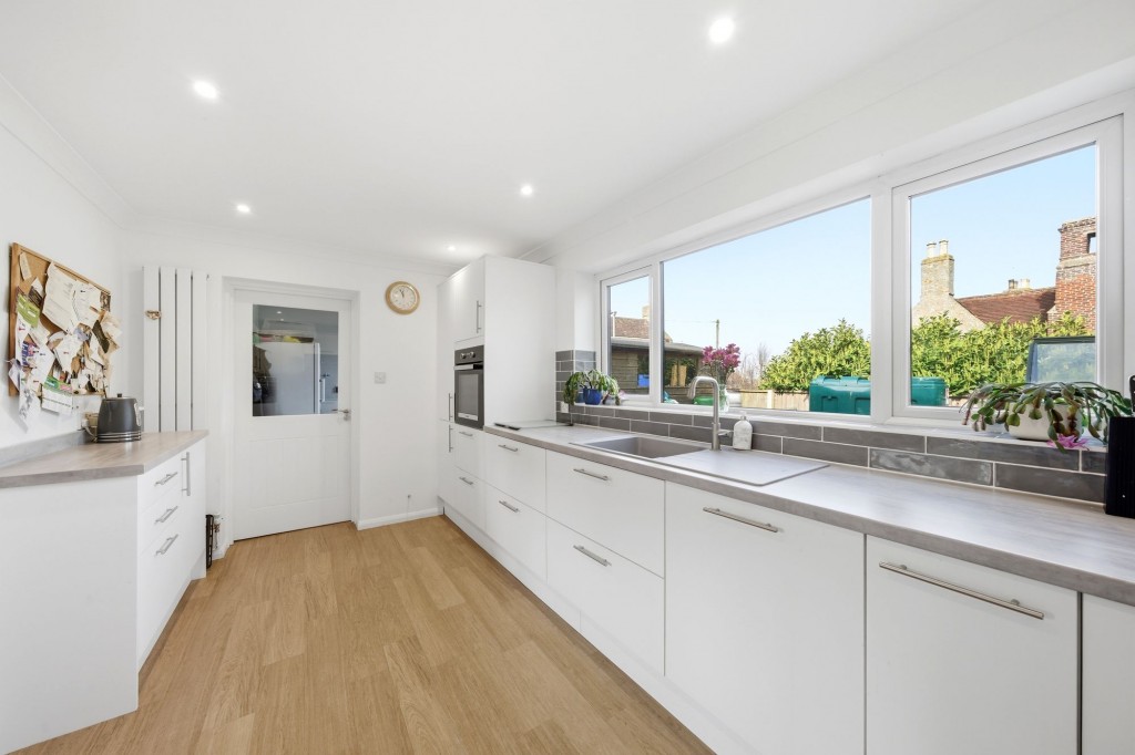 Station Road, Haddenham, CB6