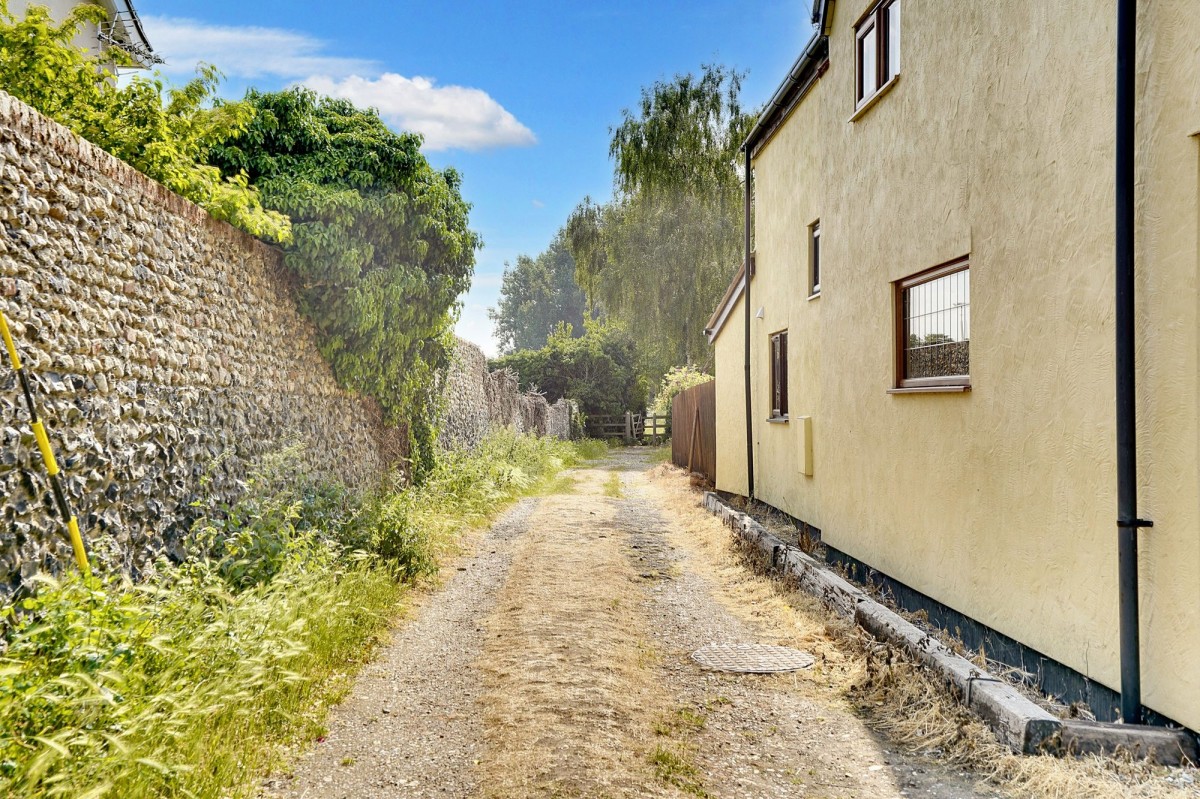 High Street, Tuddenham, IP28