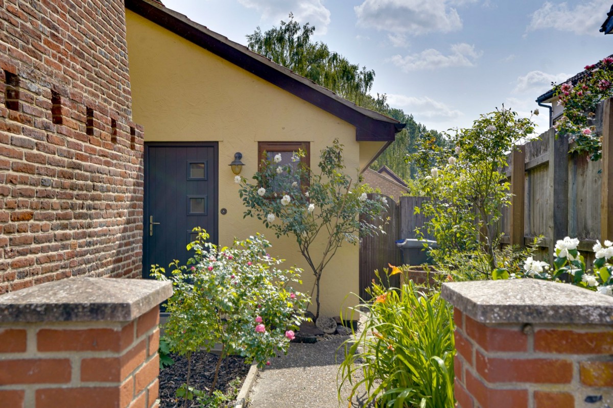 High Street, Tuddenham, IP28