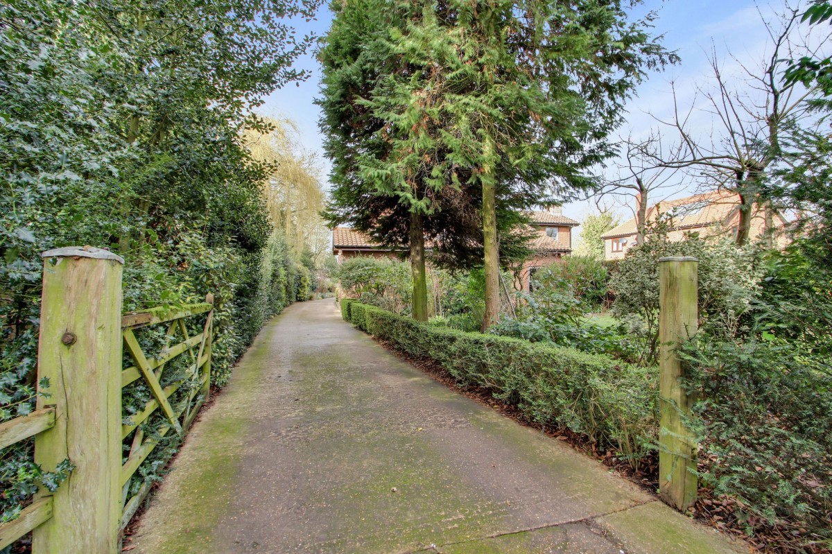 Main Road, Elm, PE14