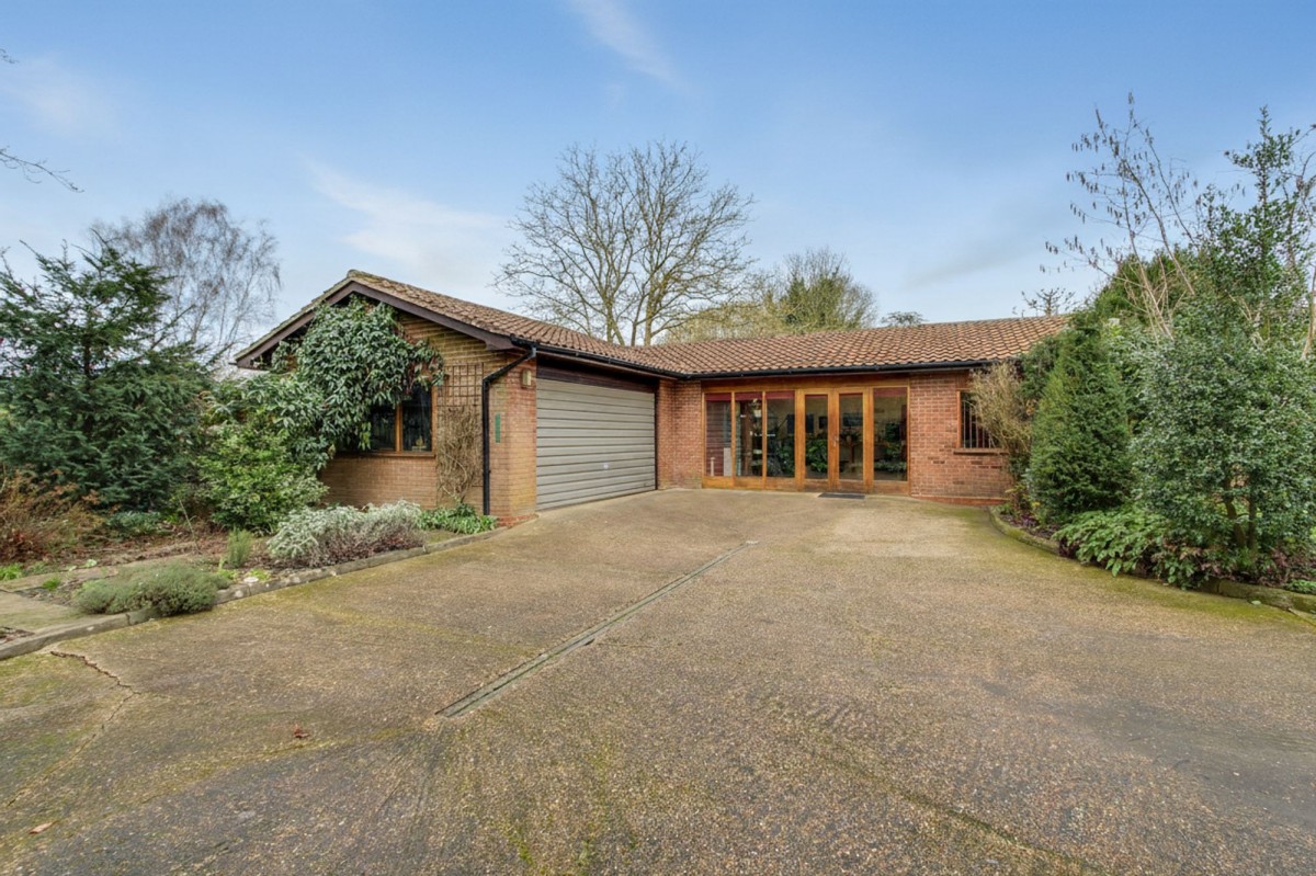 Main Road, Elm, PE14