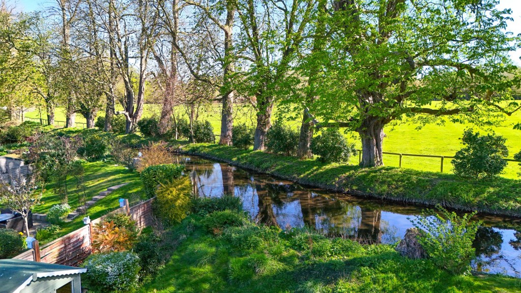 Mill Close, Exning, CB8