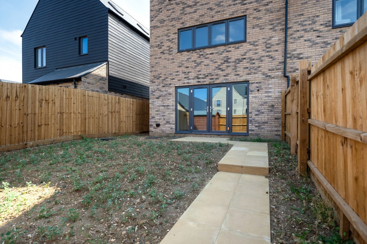 9 Aylesbury Walk, Northstowe, CB24