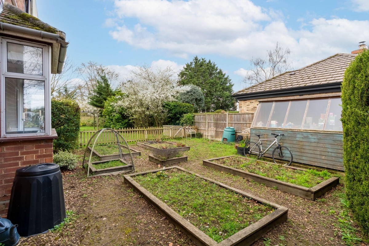 Cambridge Road, Abington, CB21