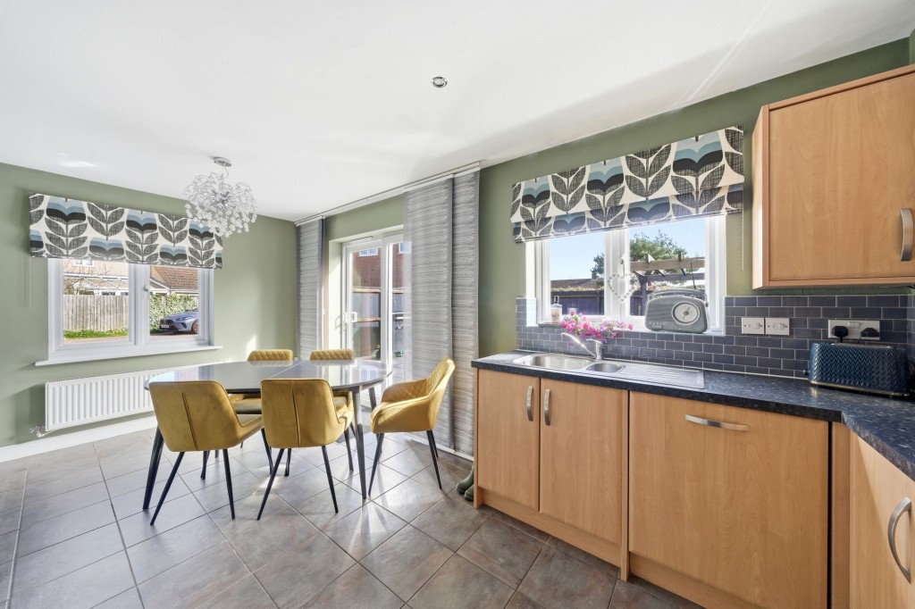 Collingwood Drive, Longstanton, CB24