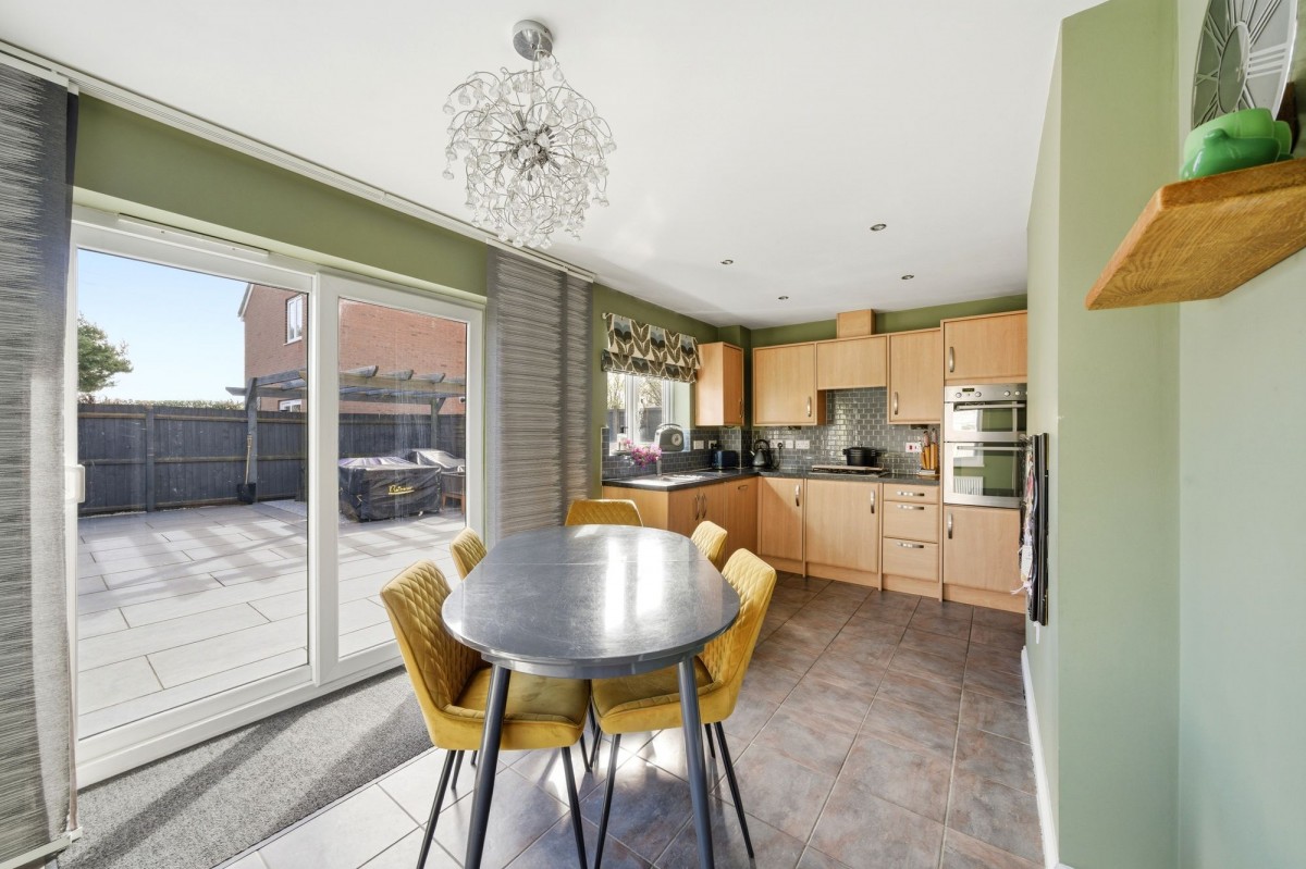 Collingwood Drive, Longstanton, CB24