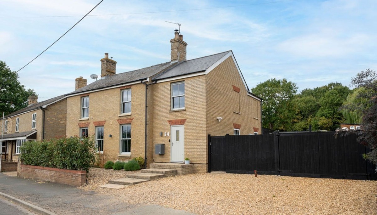 Hillrow, Haddenham, CB6